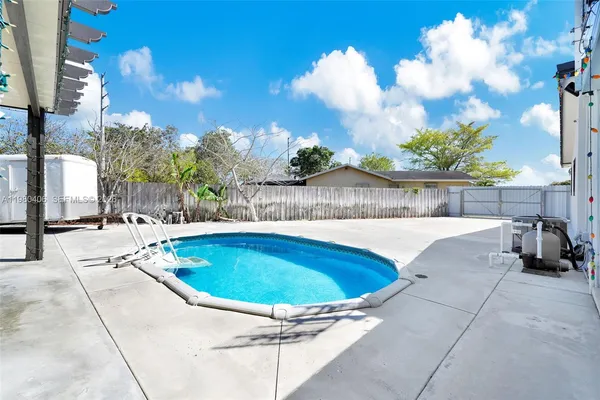 $799,999 | 10715 Southwest 168th Terrace, Miami, FL 33157