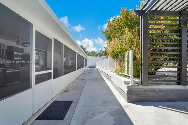 $799,999 | 10715 Southwest 168th Terrace, Miami, FL 33157