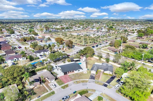 $799,999 | 10715 Southwest 168th Terrace, Miami, FL 33157