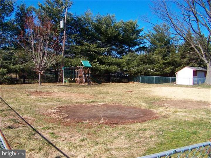 418 Chestnut Road Warminster, PA 18974 - Photo 3 of 12 Exterior Back
