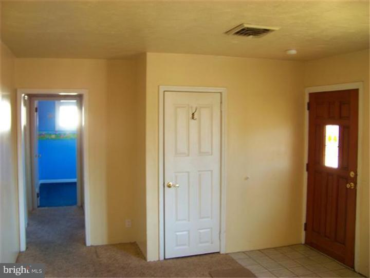 418 Chestnut Road Warminster, PA 18974 - Photo 6 of 12 Living Room