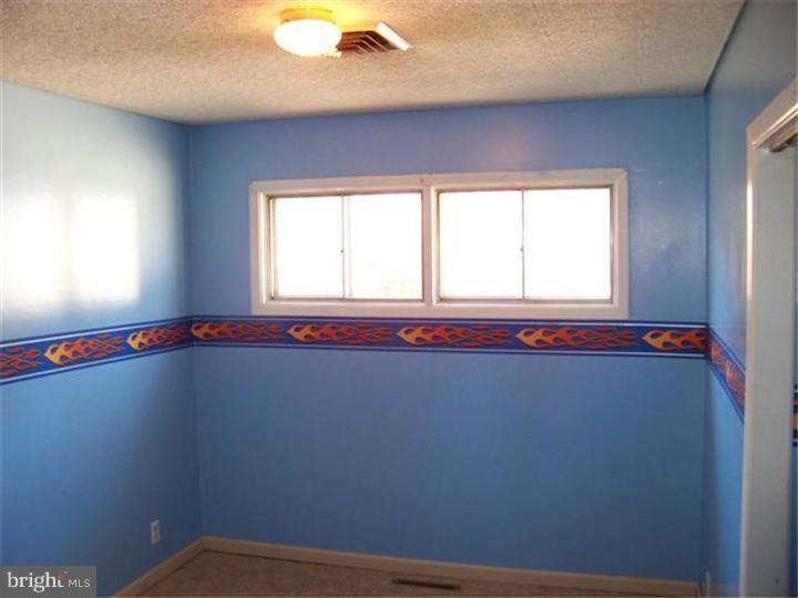 418 Chestnut Road Warminster, PA 18974 - Photo 9 of 12 Bedroom