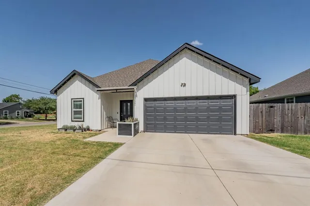 $2,200 | 3501 Dillard Street, Fort Worth, TX 76105