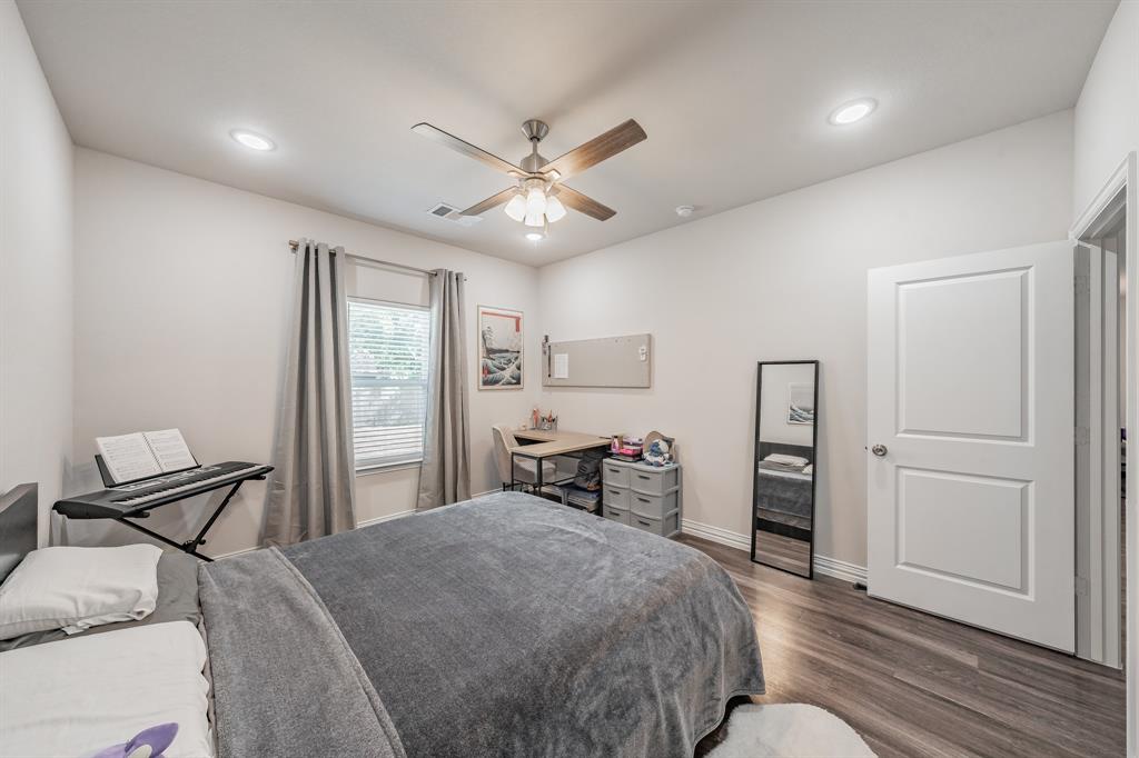 3501 Dillard Street Fort Worth, TX 76105 - Photo 16 of 39 Window in Master bedroom face into the backyard