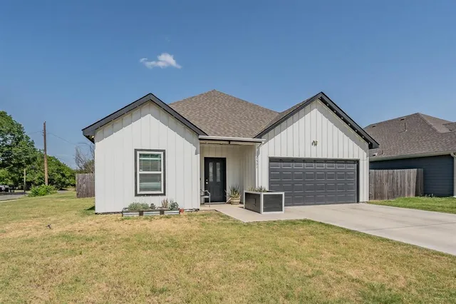 $2,200 | 3501 Dillard Street, Fort Worth, TX 76105