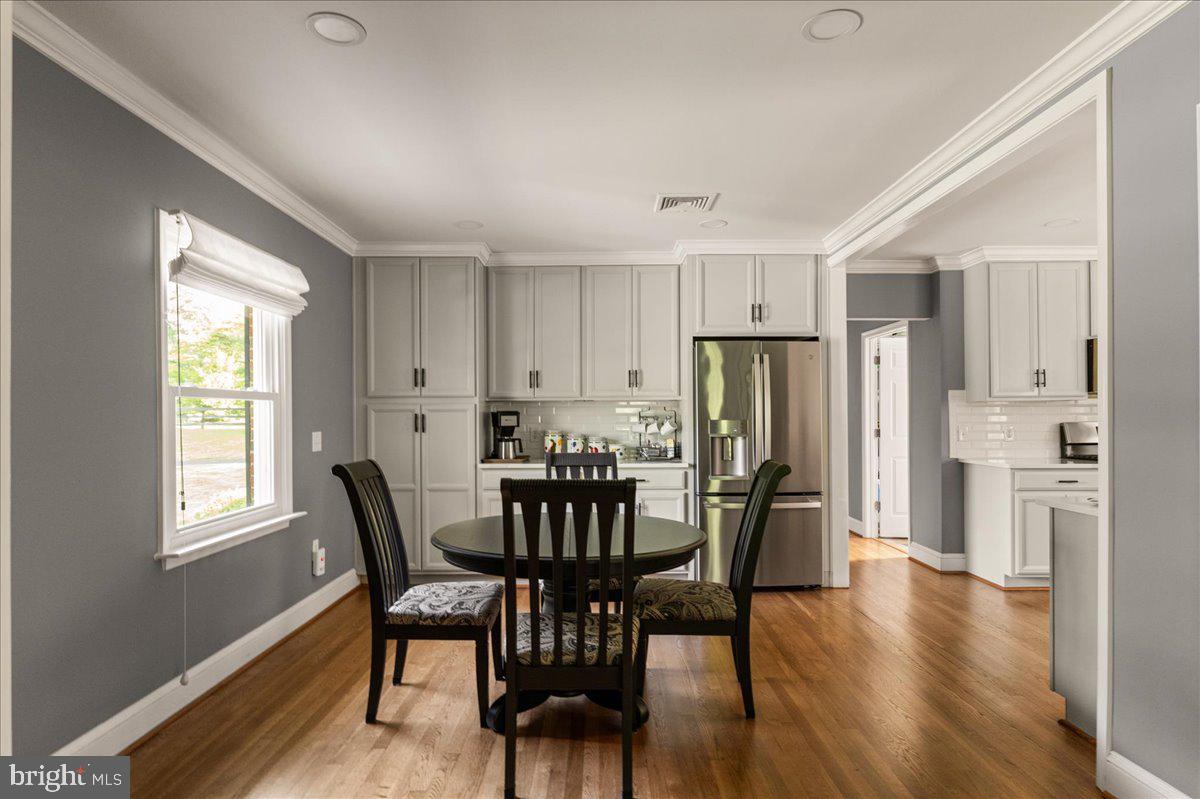 3545 Cobbler Mountain Road Delaplane, VA 20144 - Photo 13 of 37 Coffee bar and eat-in kitchen area