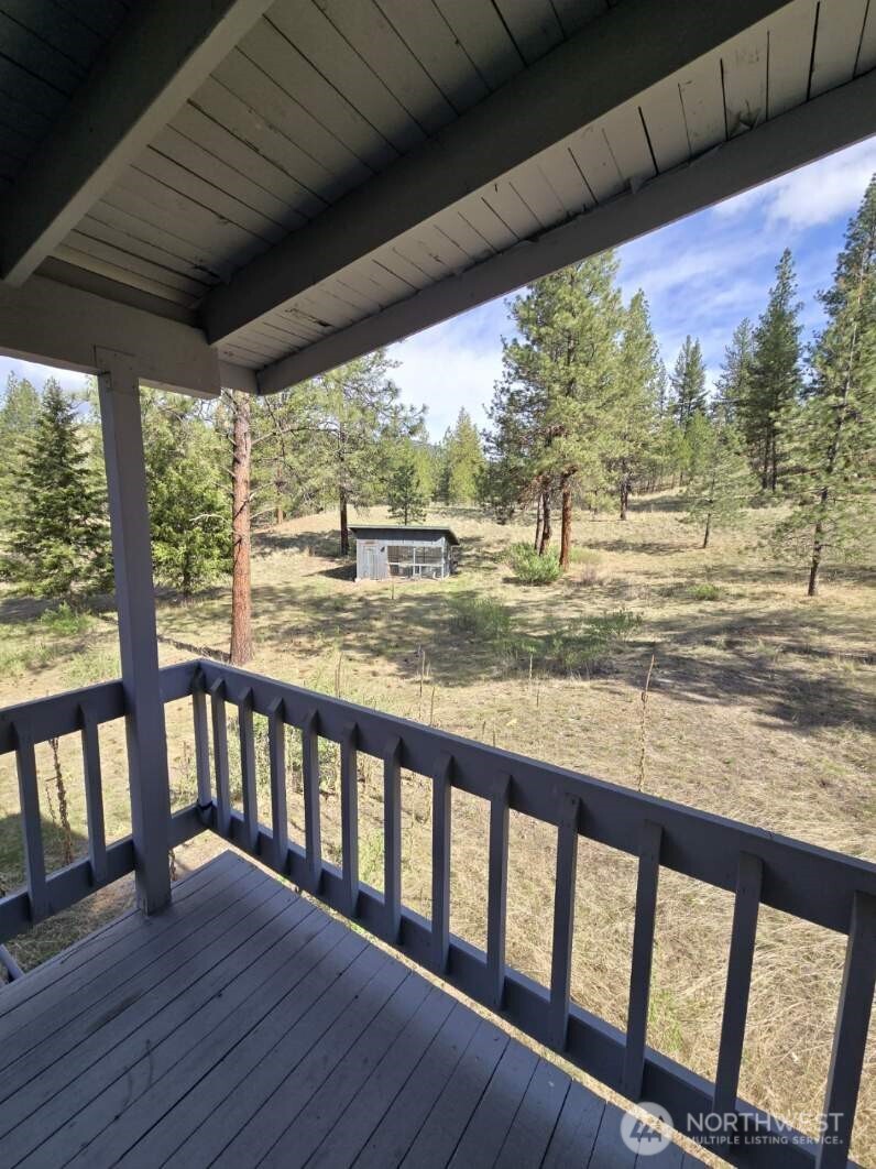 117 Squirrel Road Tonasket, WA 98855 - Photo 7 of 24 a view of roof deck with wooden floor and outdoor space
