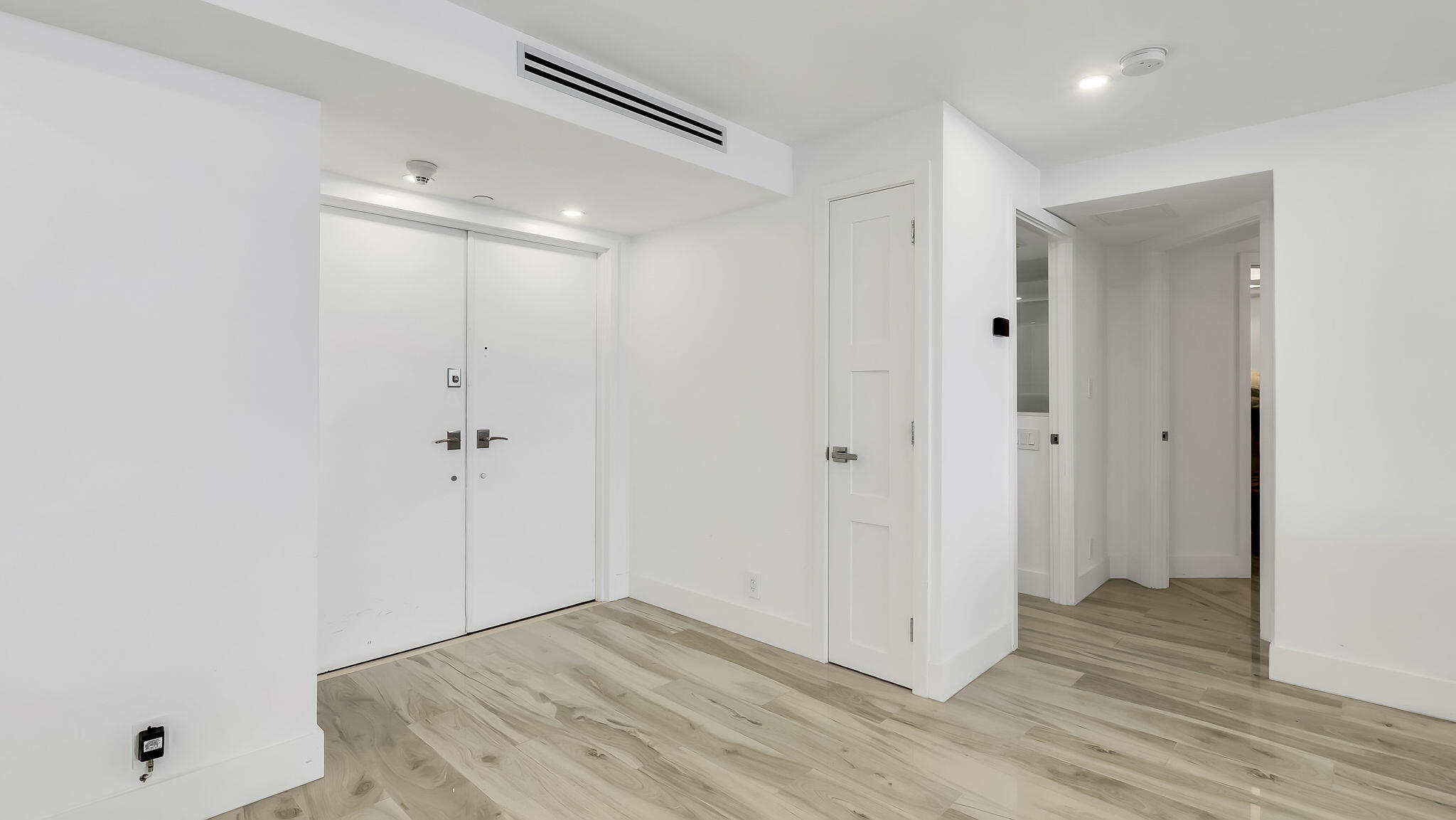 550 South Ocean Boulevard, Unit 1906 Boca Raton, FL 33432 - Photo 4 of 47 Foyer