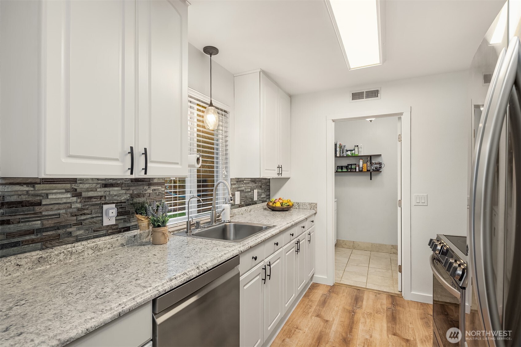 13945 147th Place Southeast Renton, WA 98059 - Photo 14 of 32