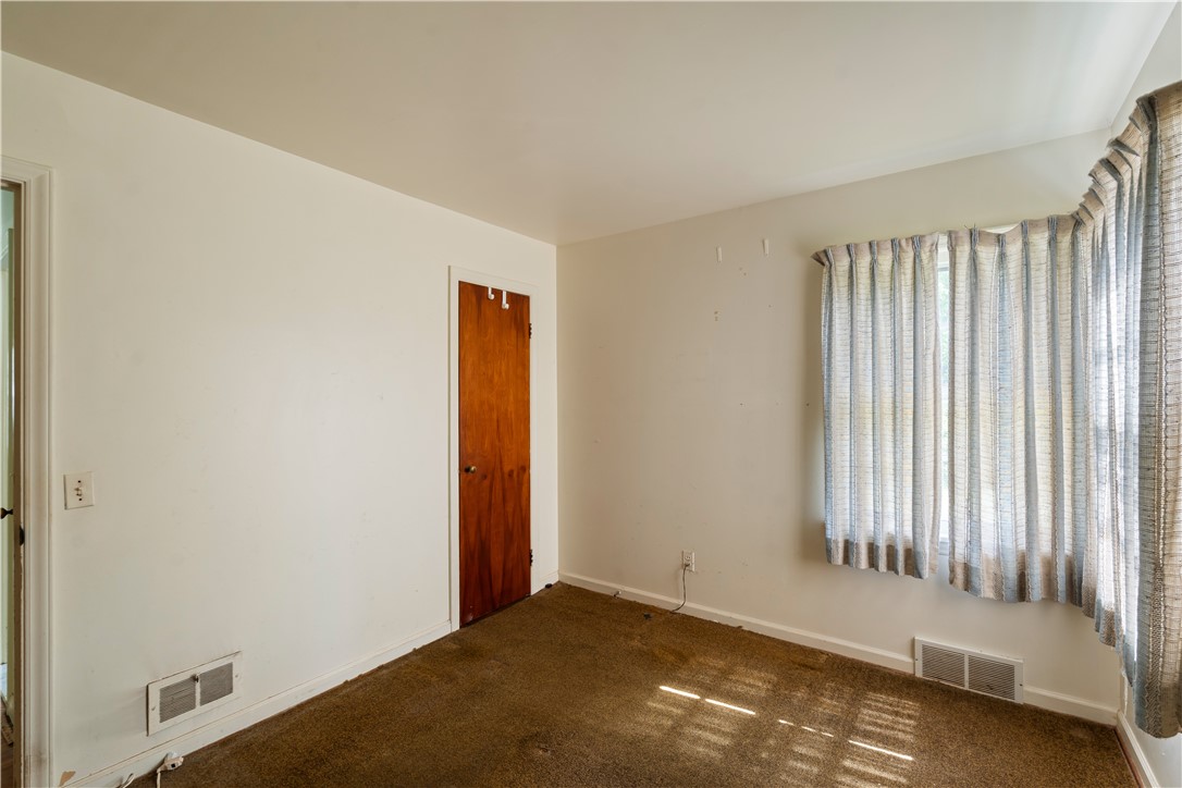 73 Wright Road Henrietta, NY 14467 - Photo 13 of 31 1st bedroom