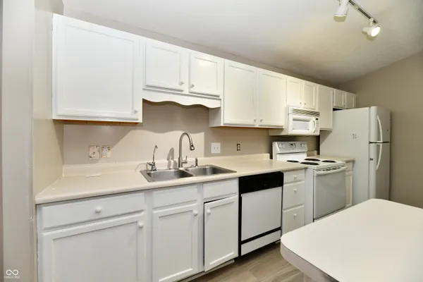 $1,900 | 209 Faulkner Court, Unit 205, Carmel, IN 46032