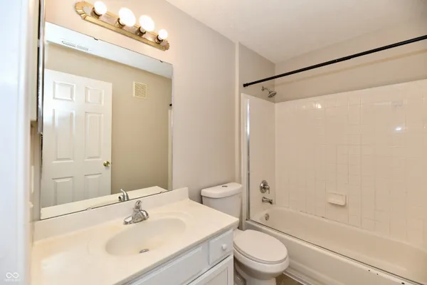 $1,900 | 209 Faulkner Court, Unit 205, Carmel, IN 46032