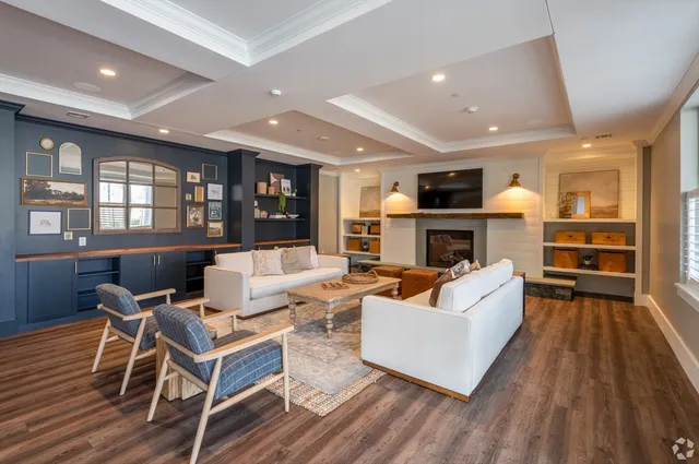 $2,460 | 29 Wall Street, Unit 210, Foxboro, MA 02035