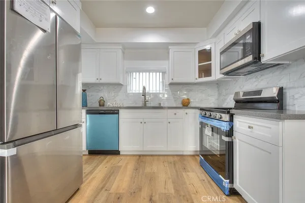 $3,965 | 11728 Hamlin Street, Unit 1/2, North Hollywood, CA 91606