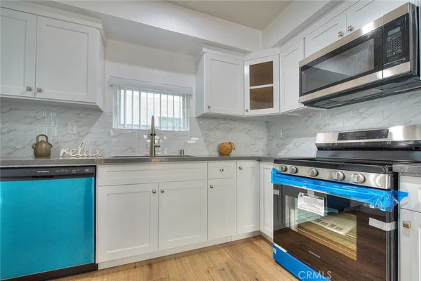 $3,965 | 11728 Hamlin Street, Unit 1/2, North Hollywood, CA 91606