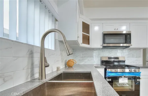 $3,965 | 11728 Hamlin Street, Unit 1/2, North Hollywood, CA 91606