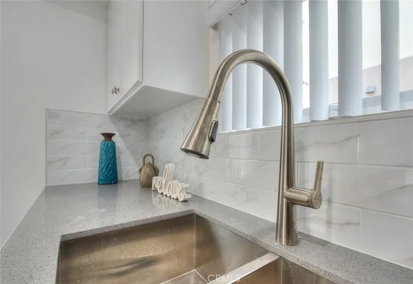 $3,965 | 11728 Hamlin Street, Unit 1/2, North Hollywood, CA 91606