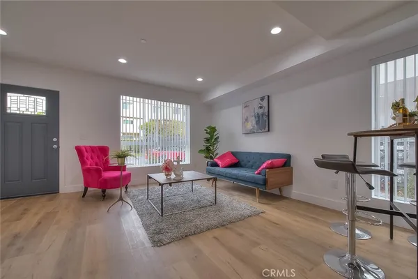 $3,965 | 11728 Hamlin Street, Unit 1/2, North Hollywood, CA 91606