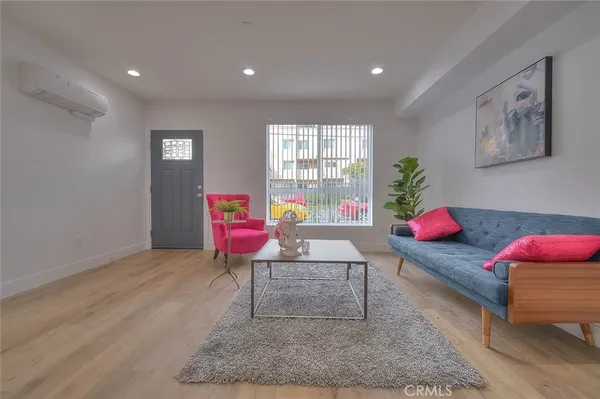 $3,965 | 11728 Hamlin Street, Unit 1/2, North Hollywood, CA 91606