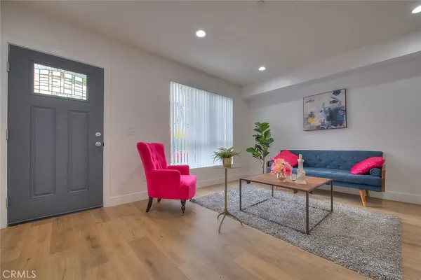 $3,965 | 11728 Hamlin Street, Unit 1/2, North Hollywood, CA 91606