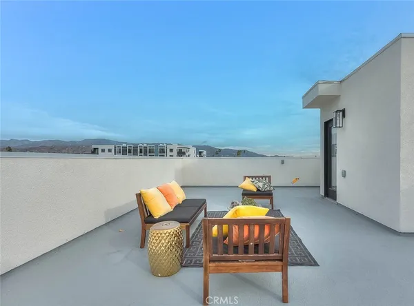 $3,965 | 11728 Hamlin Street, Unit 1/2, North Hollywood, CA 91606