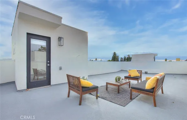 $3,965 | 11728 Hamlin Street, Unit 1/2, North Hollywood, CA 91606