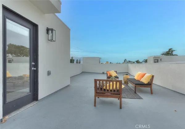 $3,965 | 11728 Hamlin Street, Unit 1/2, North Hollywood, CA 91606