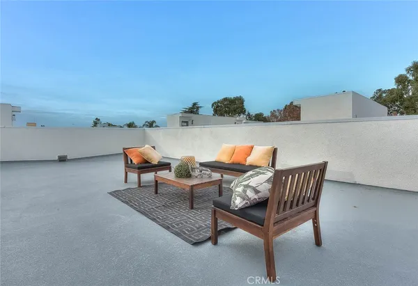 $3,965 | 11728 Hamlin Street, Unit 1/2, North Hollywood, CA 91606