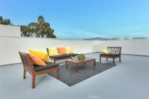 $3,965 | 11728 Hamlin Street, Unit 1/2, North Hollywood, CA 91606