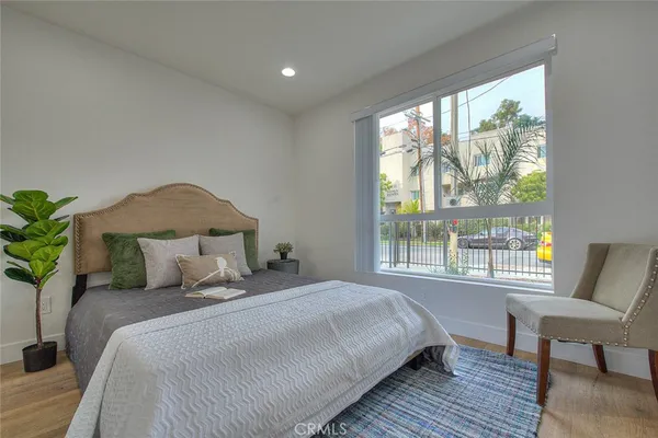 $3,965 | 11728 Hamlin Street, Unit 1/2, North Hollywood, CA 91606