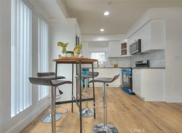 $3,965 | 11728 Hamlin Street, Unit 1/2, North Hollywood, CA 91606
