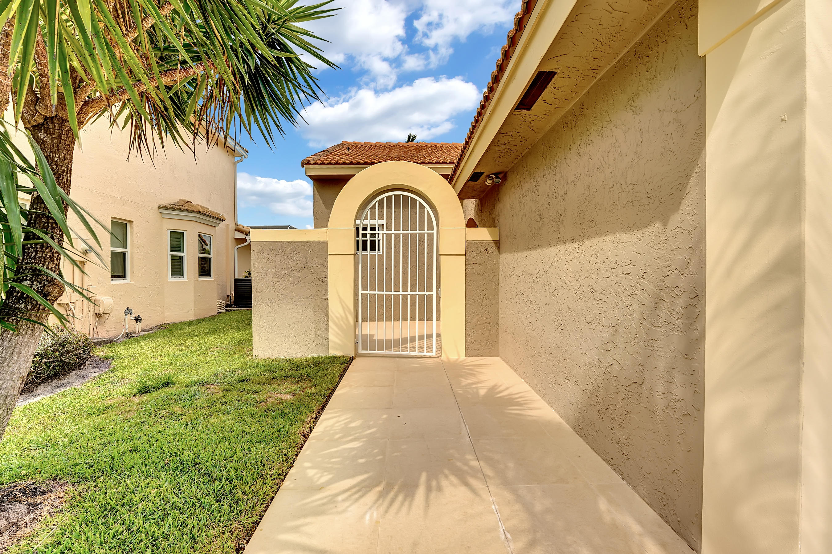 10682 Pebble Cove Lane Boca Raton, FL 33498 - Photo 3 of 29 DSC01868