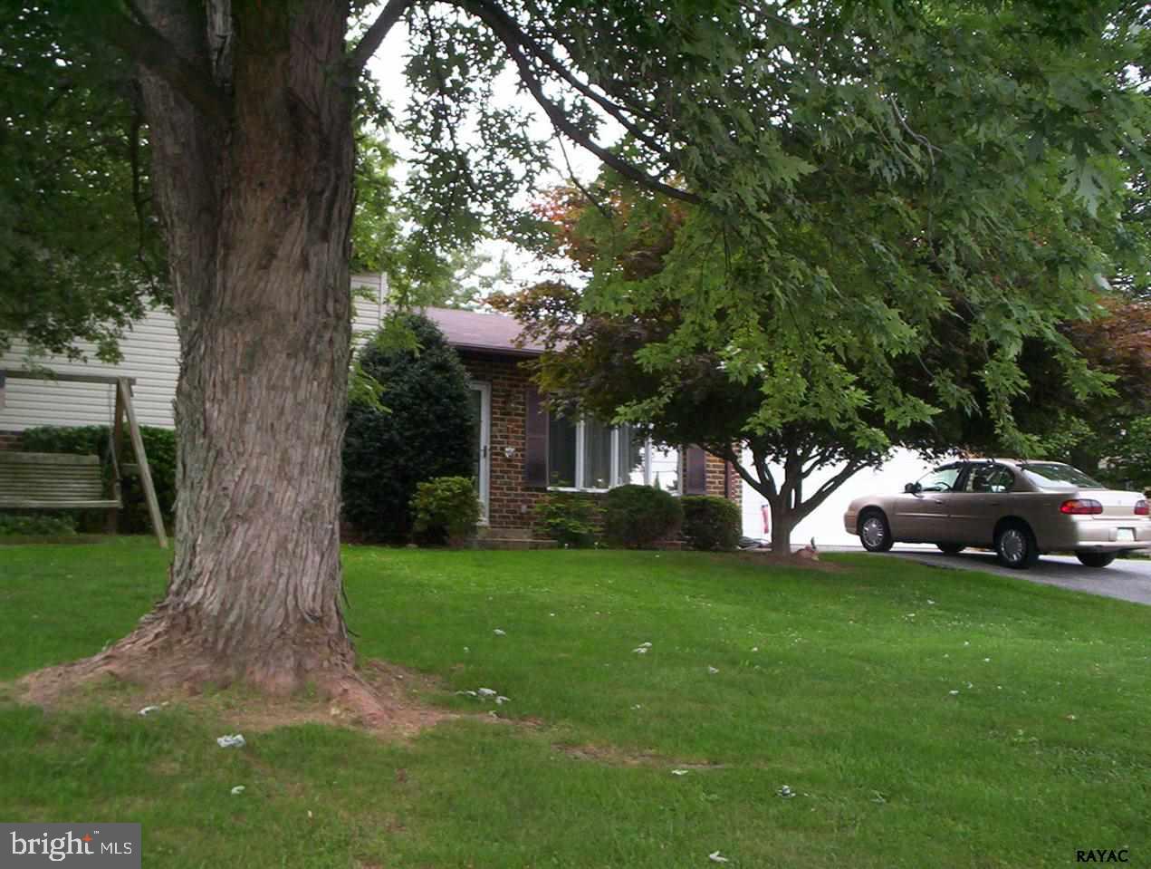 815 Stonewood Road York, PA 17402 - Photo 3 of 29 Gallery Image 3