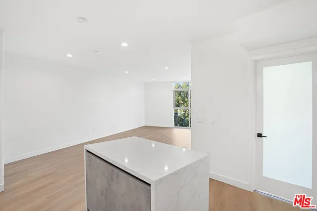 a view of utility room