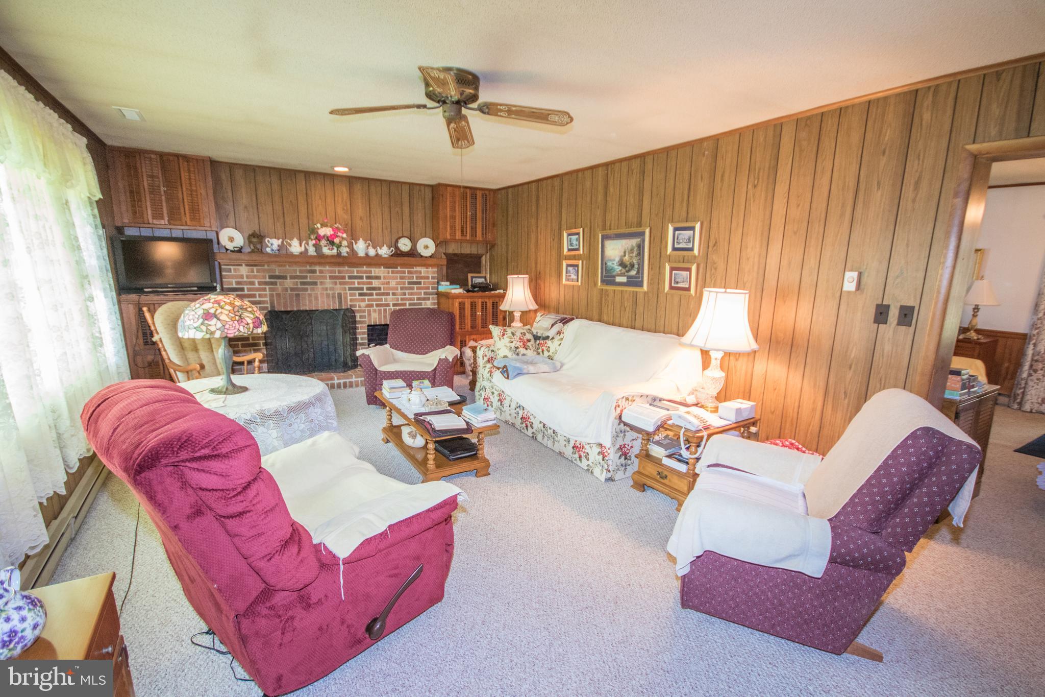 5079 Manokin Road Crisfield, MD 21817 - Photo 5 of 35 Living Room