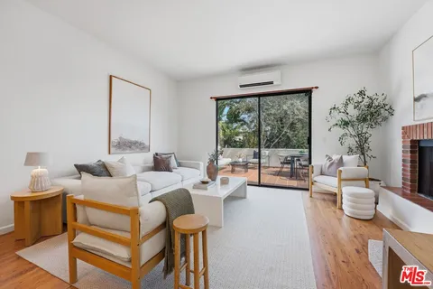 $935,000 | 3665 Empire Drive, Unit 1, Los Angeles, CA 90034