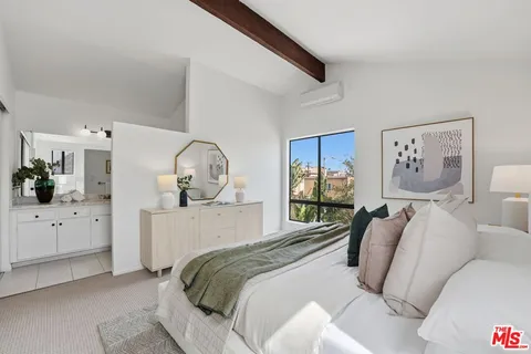 $935,000 | 3665 Empire Drive, Unit 1, Los Angeles, CA 90034