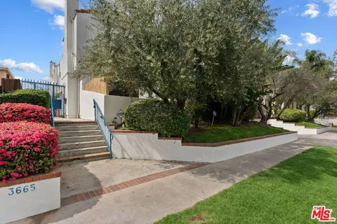 $935,000 | 3665 Empire Drive, Unit 1, Los Angeles, CA 90034