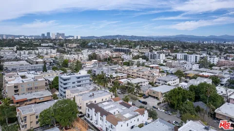 $935,000 | 3665 Empire Drive, Unit 1, Los Angeles, CA 90034