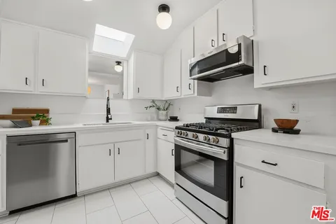 $935,000 | 3665 Empire Drive, Unit 1, Los Angeles, CA 90034