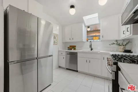 $935,000 | 3665 Empire Drive, Unit 1, Los Angeles, CA 90034