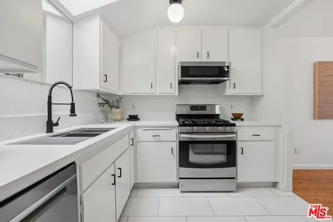 $935,000 | 3665 Empire Drive, Unit 1, Los Angeles, CA 90034