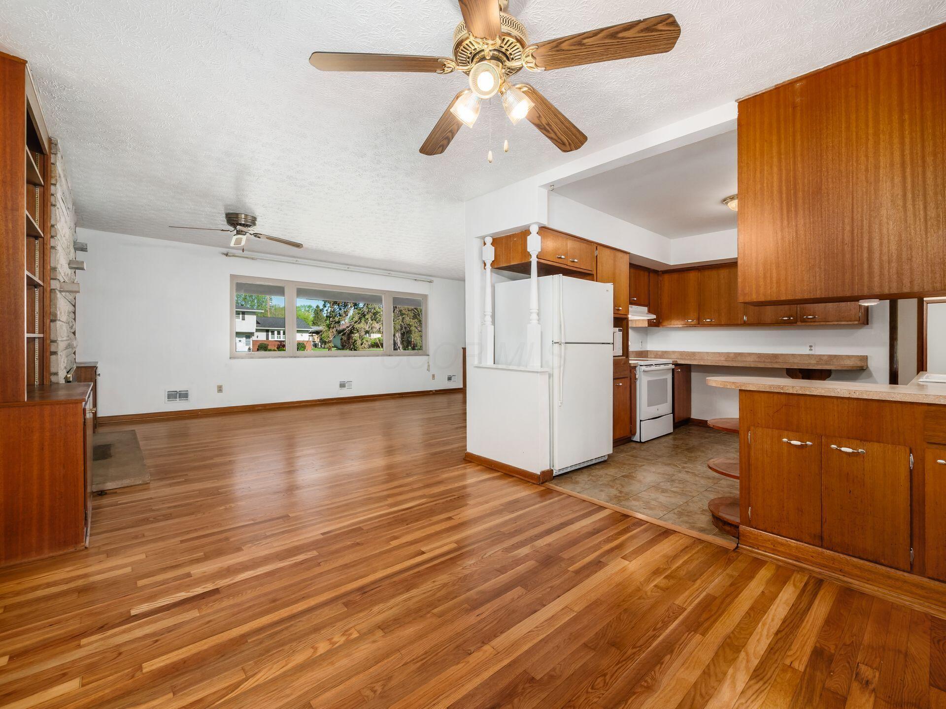 432 James Road Columbus, OH 43230 - Photo 11 of 43 011_739360_N 432 James rd 019