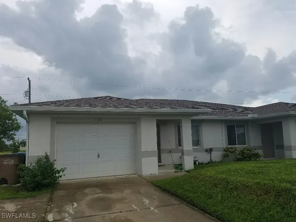 a view of a house with a yard