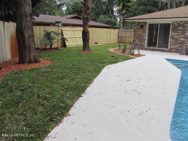 1403 Pinewood Road Jacksonville Beach, FL 32250 - Photo 14 of 34 032