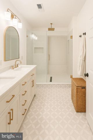 $1,070,000 | 16 Q Street Northeast, Washington, DC 20002