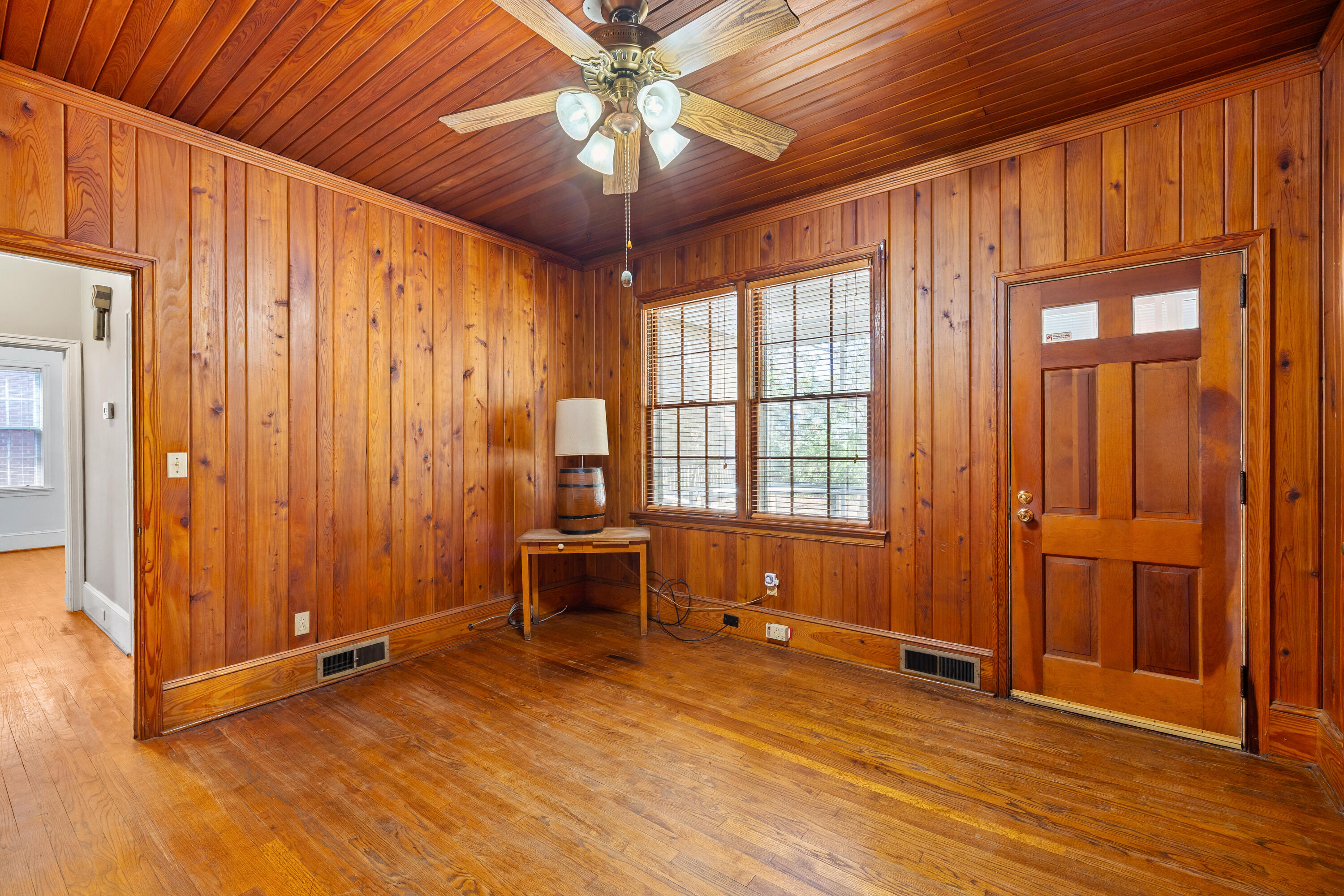 537 West Calhoun Street Sumter, SC 29150 - Photo 28 of 40 study/office, or 5th bedroom with access to screened porch.
