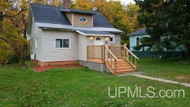 911 Plymouth Road Wakefield, MI 49968 - Photo 1 of 22 Gallery Image 1