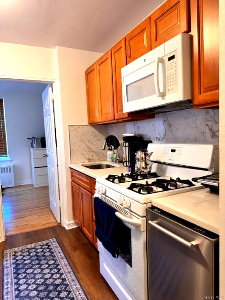 4320 Van Cortlandt Park East, Unit 6E Bronx, NY 10470 - Photo 4 of 11 a kitchen with a stove and a microwave