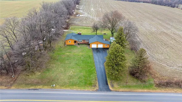 $274,900 | 8549 N Road, Le Roy, NY 14482